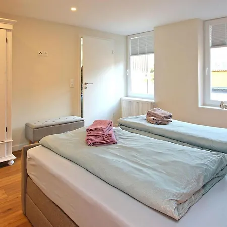 1 Bedroom Cozy In Waren Mueritz Apartamento *
