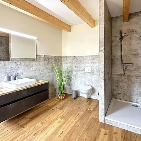 1 Bedroom Cozy In Waren Mueritz Apartamento *