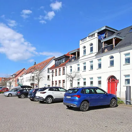 1 Bedroom Cozy In Waren Mueritz Apartamento *